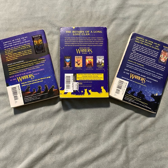 Warriors books group of three - Picture 4 of 5